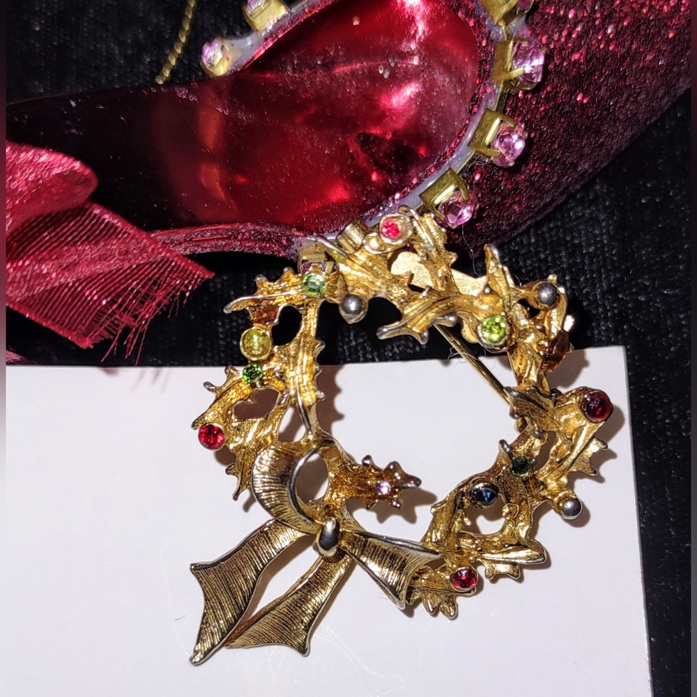 Christmas Gold Wreath w/ Rhinestones & Bow